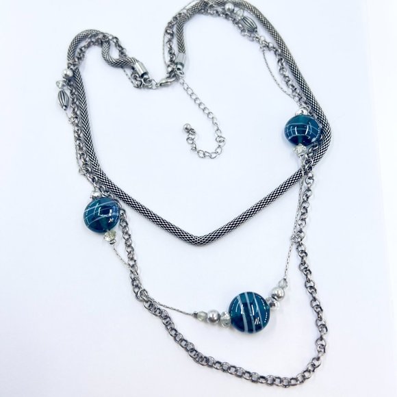 NWOT - Antiqued Silver Tone Three Strand Blue Glass Beaded 18” Necklace - Picture 4 of 7